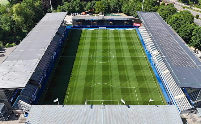 photo aérienne d'un terrain de football