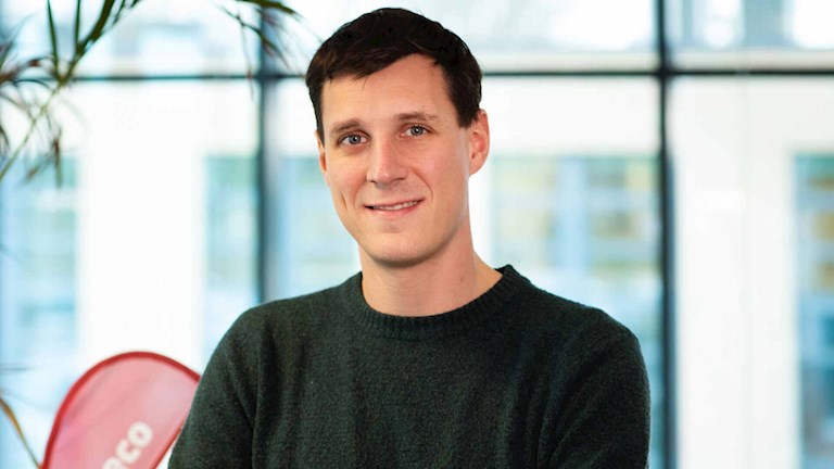 Une photo du coach énergétique Tom